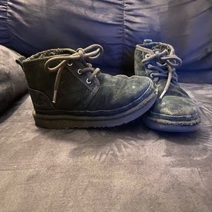 Unisex black UGG boats